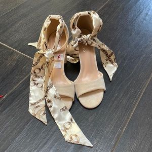 Beige pumps with ankle tie